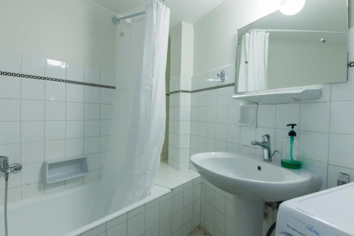 Charming Vintage 2Br Apartment With Balcony In Koukaki Atina Dış mekan fotoğraf